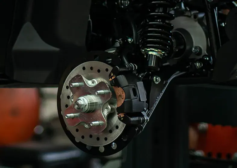 XWOLF 550L EPS 4x4 จานดิสก์และคาลิปเปอร์คุณภาพสูง