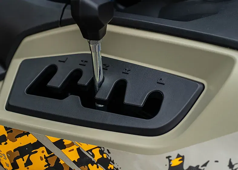 XWOLF 550L EPS 4x4 Parking Gear