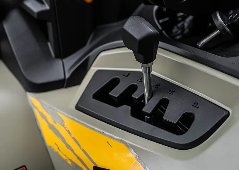 XWOLF 700L MUD EPS 4x4 คันเกียร์บน