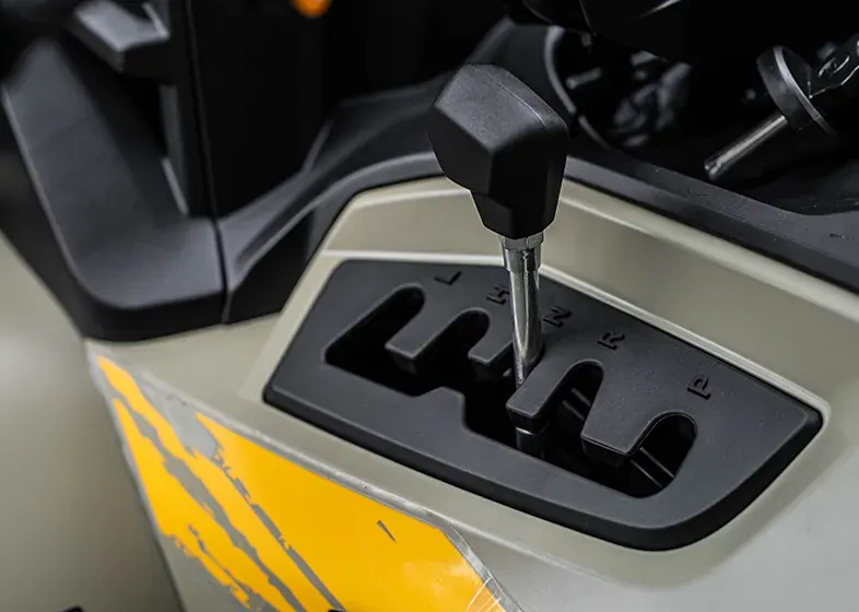 XWOLF 700L MUD EPS 4x4 Parking Gear